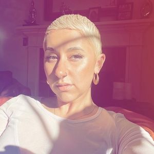 Meet your Posher, Iesha